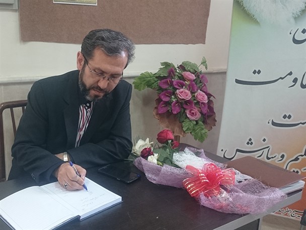 فرماندار و شهرداری تعامل مناسبی با امور هنری شهرستان بستان آباد ندارند