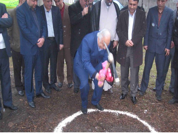 کلنگ کلینیک تخصصی پزشکی تالش به زمین زده شد
