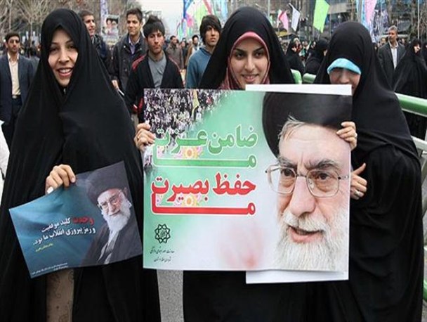 نقش زنان در انقلاب اسلامی؛ از مبارزه در خیابان ها تا تربیت فرزندان صالح برای ادامه نهضت اسلامی
