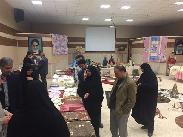 تصاویر/ نمایشگاه و بازارچه فروش در دانشکده کوثر گنبد