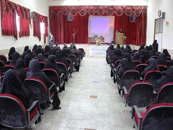 زنان در ایران ثابت کردند با حفظ حجاب و عفت می‌توان نقش کارآمدی در جامعه داشت
