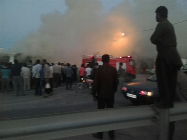یک باب مغازه در میشی سیریک طعمه حریق شد