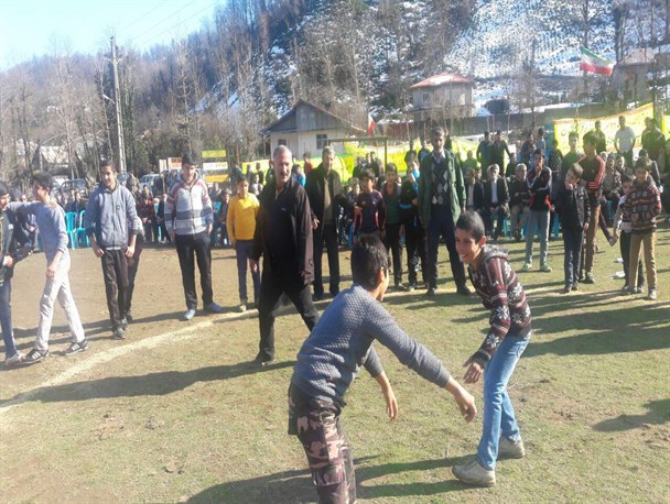 جشنواره بازی های بومی و محلی در پیرسرای گشت رودخان