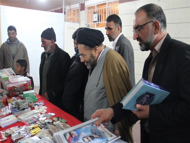 برپایی نمایشگاه کتاب و محصولات فرهنگی در شهر دُرچه+ تصاویر