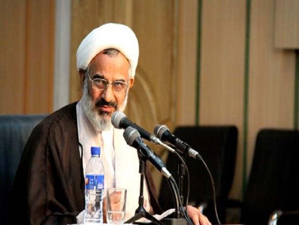 دشمن از روحیه انقلابی و جهادی ملت ایران هراسان است/ مذاکرات باید بر اساس موازین قرآنی باشد