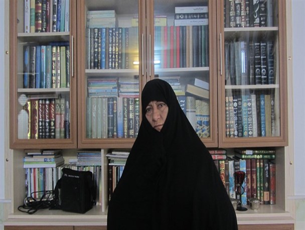 زمان شاه اعلامیه های امام (ره) را بین بانوان پخش می کردم/همواره شایعه دستگیریم بر سر زبان ها می چرخید