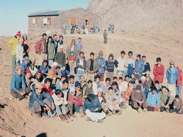 تصاویر زیر خاکی کوهنوردان همدانی در حال ساخت پناهگاه کلاغ لان
