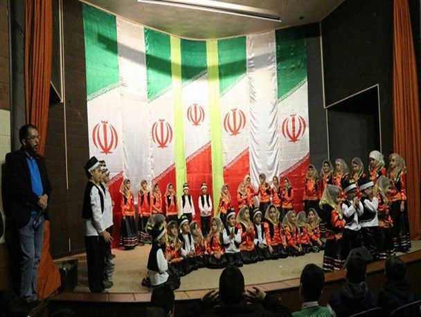 برگزاری جشن بزرگ انقلاب در فرهنگسرای کوثر نطنز+ تصاویر