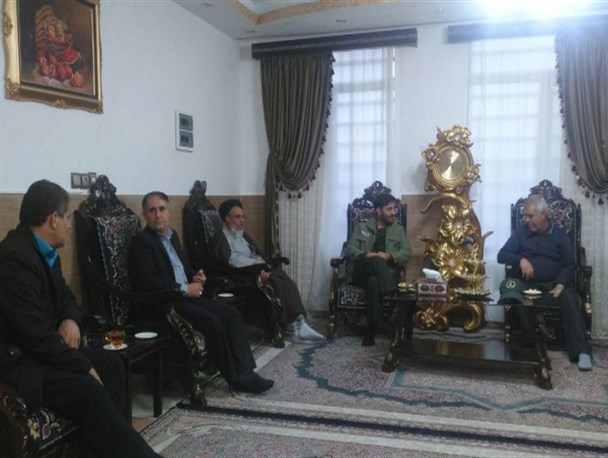 دیدار مسئولان سیرجان با خانواده شهدا و جانبازان به مناسبت دهه مبارک فجر