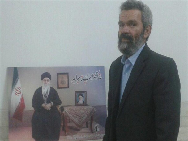 مسجد جامع بافق؛ پایگاه انقلابیون/گروهی از جوانان بافقی در معدن کوشک عکس و تاج شاه را پایین آوردیم