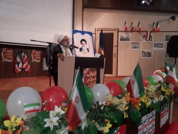 اقتصاد معیار سنجش اعتقاد ما نیست/  شهدای انقلاب عامل انتشار تفکرات انقلابی به جهان هستند