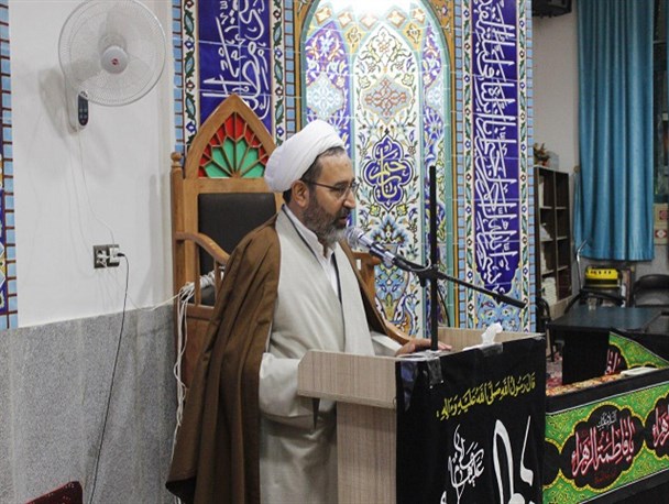 یکی از شیوه‌های دفاع از انقلاب بیان خدمات و دستاوردهای این انقلاب برای مردم است