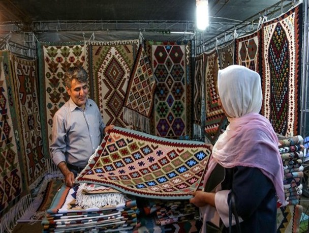 یازده اثر هنرمندان صنایع دستی کردستان نشان ملی مرغوبیت دریافت کردند