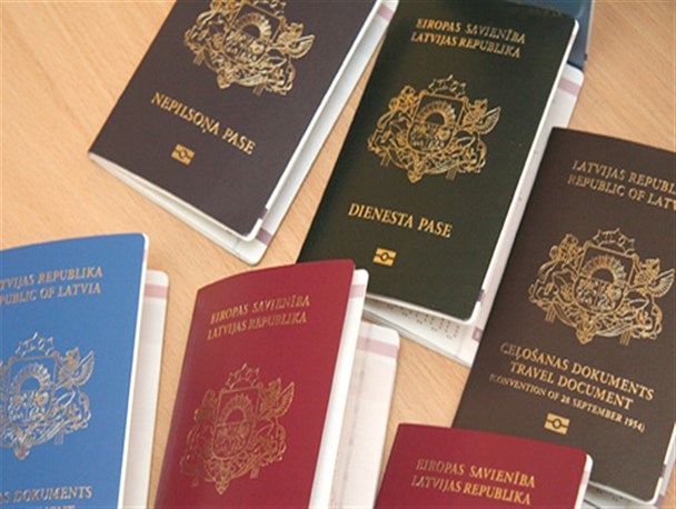 فتونیوز/ نباید مدیران دو تابعیتی در مسند مسئولیت قرار گیرند