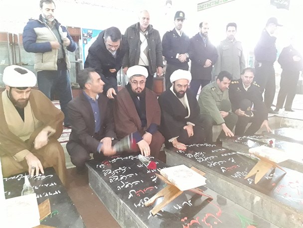 مزار شهدای خلخال غبار روبی و عطرافشانی شد