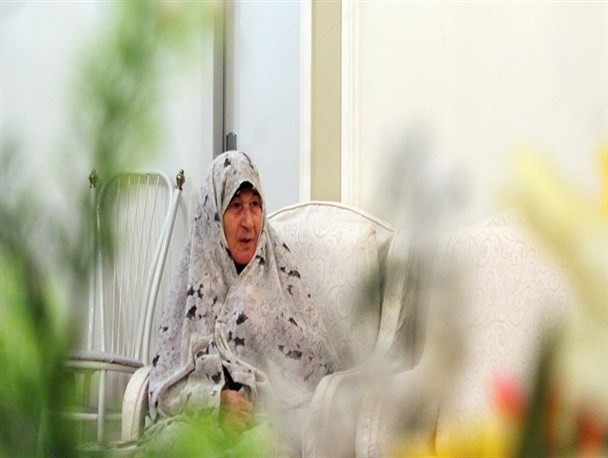 سهمیه نفتمان را به پیرمرد نیازمندی داد و گفت شما لباس گرم بپوشید/ به پسرم گفتم چه بهتر که به تظاهرات می روی