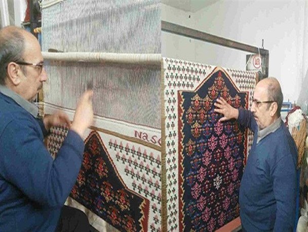 اشتغالزایی با هنر گلیم در هرسین/ معلمی که پس از بازنشستگی کارآفرینی می کند