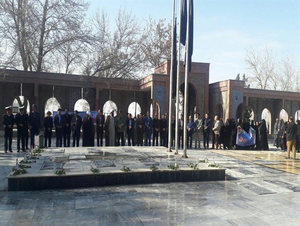 غبارروبی گلزارهای شهدا در چناران