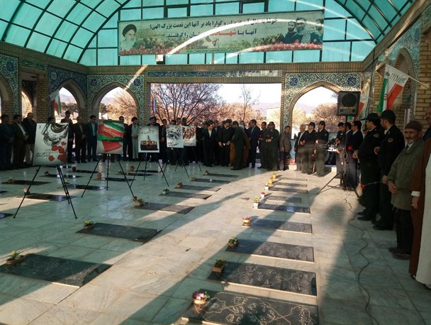 غبارروبی و عطر افشانی مزار 285 شهید شهرستان خلیل آباد