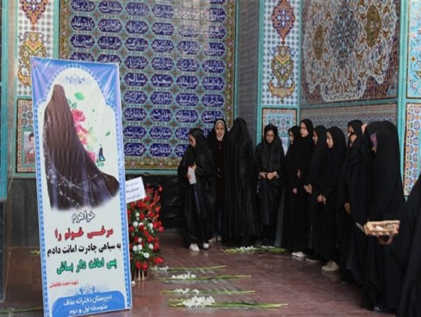 تصاویری از گلباران قبور شهدای انار در فجر چهلم+تصاویر
