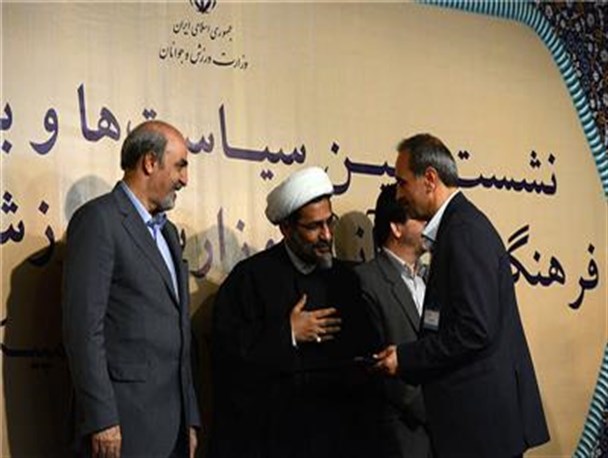 مدیرکل ورزش و جوانان استان همدان مدیر نمونه فرهنگی کشور شد