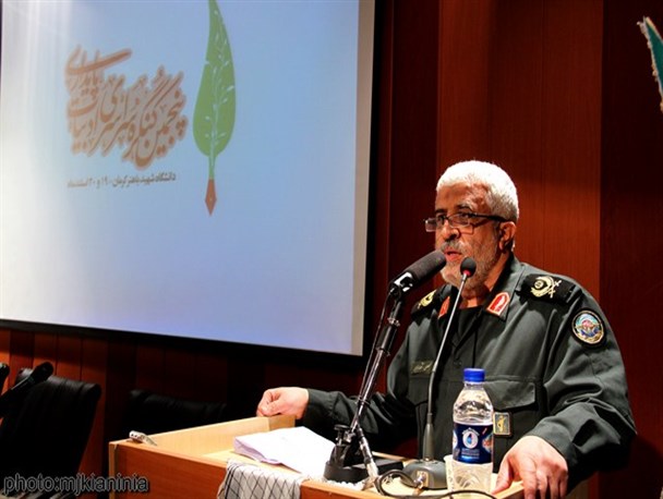 مشکل اصلی رشته ادبیات پایداری کمبود منابع درسی است
