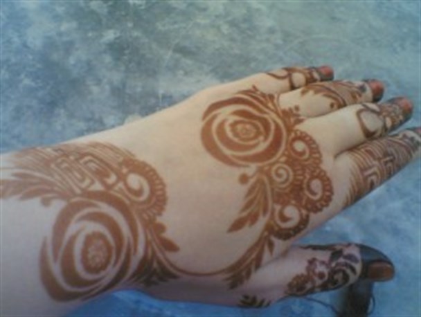 نقش “حنا” هنری سنتی هرمزگانی