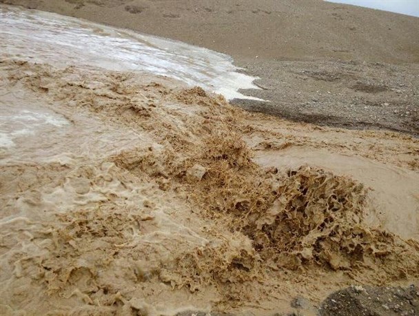 از آب گرفتگی معابر تا بارش تگرگ و وقوع سیل در روستاهای گناباد+تصاویر