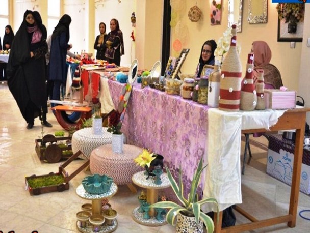 نمایشگاه عیدانه هنرهای تجسمی و صنایع دستی در نکا /تصاویر