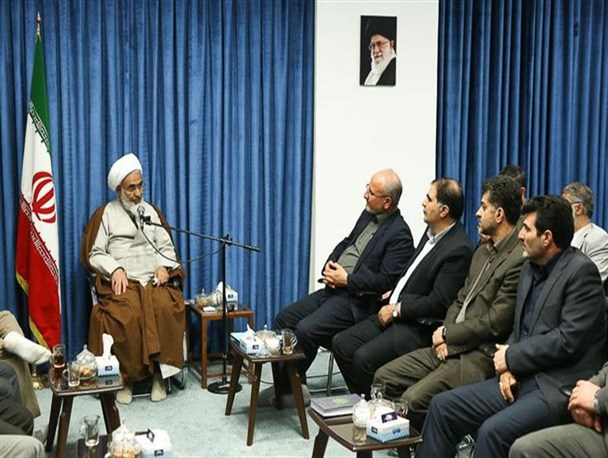 جریانات سیاسی باورهای خودشان را با نقشه دین همراه کنند