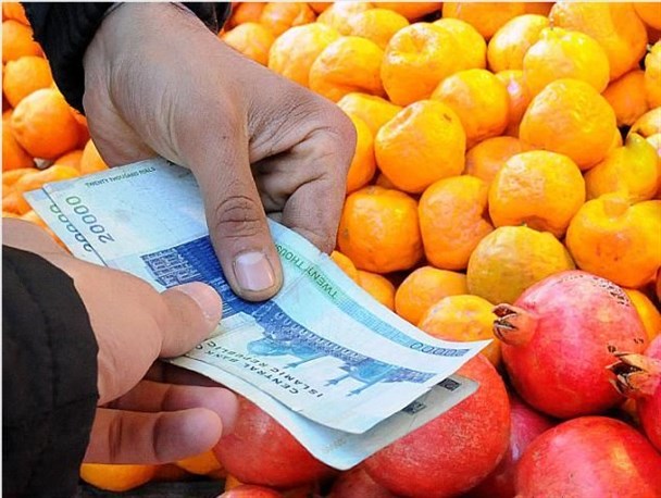تعدیل قیمت‌ها با تزریق میوه باکیفیت به بازار/ پرتغال شمال و سیب ارومیه به خمین رسید