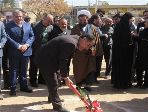 کلنگ زنی شهرداری شاهین شهر در روزهای پایانی سال