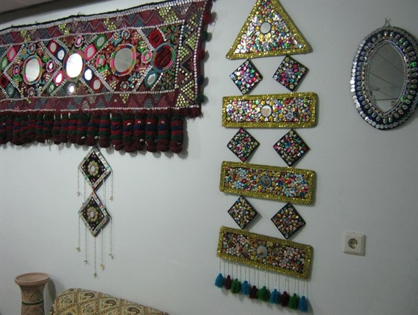 خلق لباسهای زیبای سوزن دوزی شده با دستان هنرمند زنان بلوچ