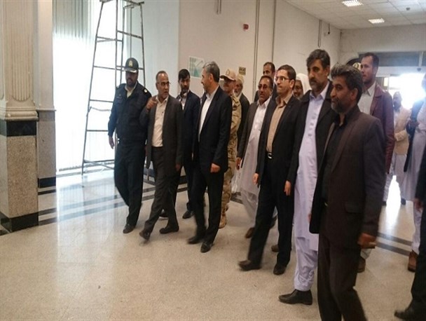 بازدید رئیس فراکسیون اشتغال و تولید مجلس از پایانه مرزی و بیمارستان میرجاوه