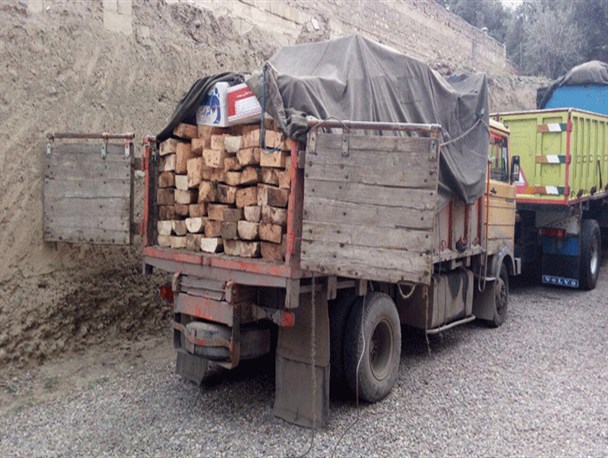 کشف محموله چوب قاچاق در رودبار