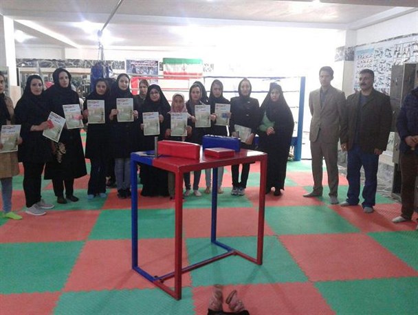 مسابقات مچ اندازی بانوان در شاهین دژ برگزار شد
