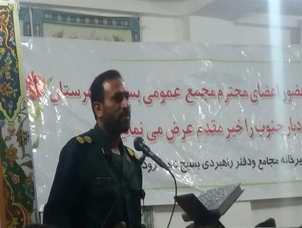 عده ای با برقراری ارتباط با آمریکا می خواهند با کدخدا بسازند/اقتدار ایران اسلامی با دیپلماسی خنده به دست نمی آید