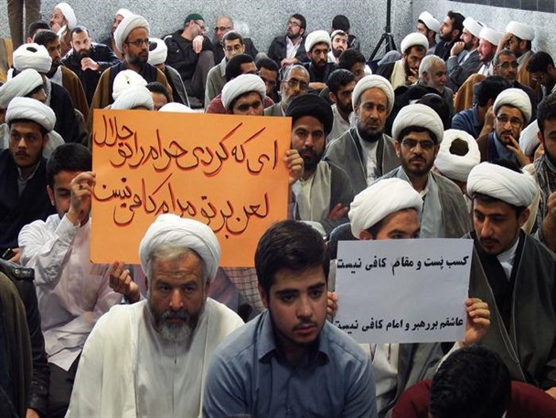 تحصن علمای خراسان جنوبی به سخنان استاندار به روز دوم کشیده شد+ تصاویر