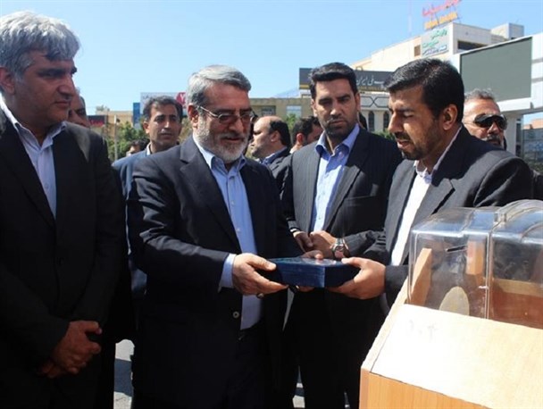 وزیر کشور ۳۰۰ میلیون ریال به جشن نیکوکاری کمک کرد