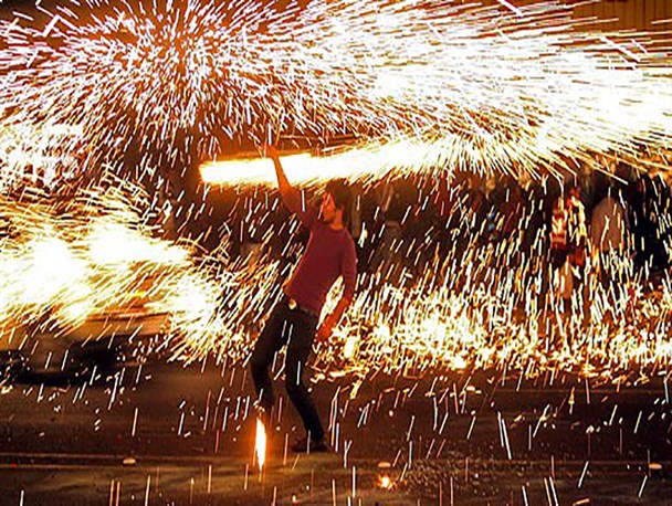 تبدیل شدن جشن چهارشنبه پایان سال به صحنه های نامتعارف/برداشت اشتباه از سنت ها سبب ایجاد بی نظمی روانی شده است