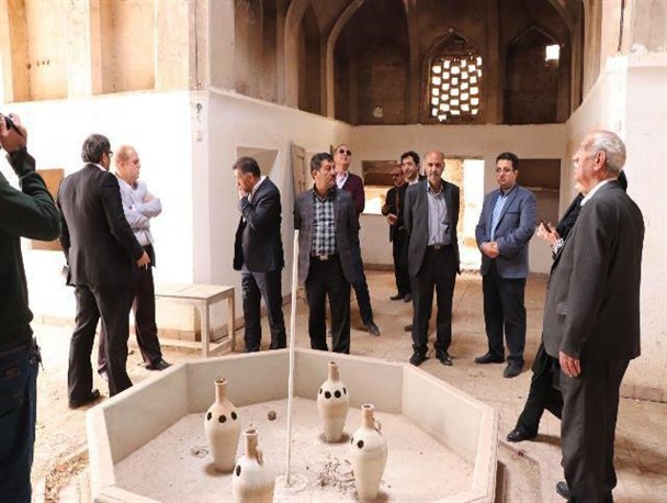 بازدید پدر گردشگری ایران از شهر تاریخی نراق+تصاویر