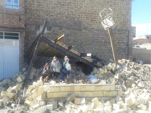 تخلف پیمانکار در ساختِ زمین متعلق به معلولین/ متشنج‌شدن فضای رسانه‌ای با بیانیه‌های ضد و نقیض شهرداری/ رسیدگی به وضعیت خانواده معلول فراموش نشود