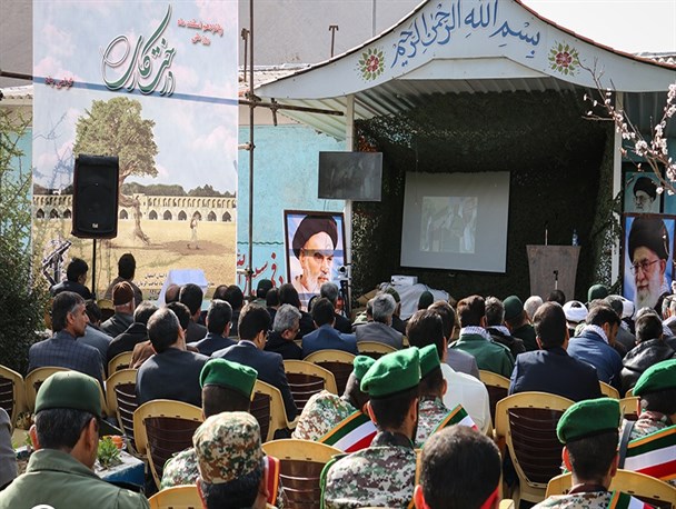 ۱۰۰ نهال در مرکز آموزش بسیج امام علی(ع) مبارکه غرس شد/ تصاویر