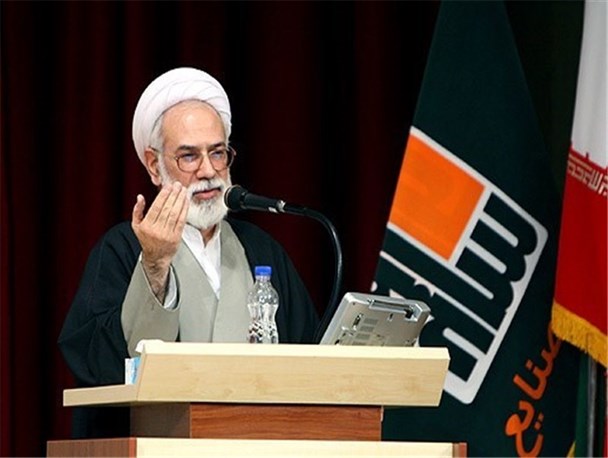 غرور و خودبینی از آفت‌های واهی شاعری است