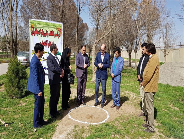 کلنگ احداث پارک بانوان در اسلام آبادغرب به زمین زده شد