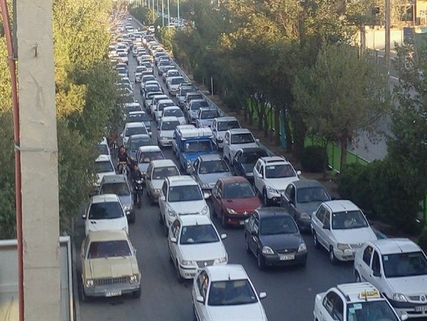 پارکینگ طبقاتی هم جوابگوی شلوغی خیابان طالقانی یزد نیست!
