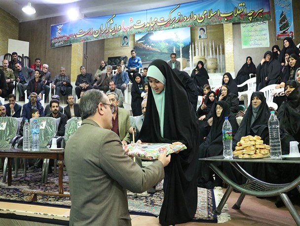 مراسم تقدیر از فرزندان خردسال مدافعین حرم در اراک+ تصاویر