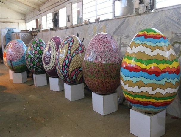 برپایی سفره هفت سین در پیاده راه فردوسی/ چندین المان نوروزی در میادین سنندج نصب می‌شود