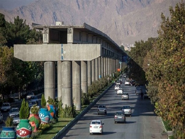 زیباسازی ستون‌های قطار شهری در آستانه عید نوروز / طرح‌های زیباسازی با توجیه اقتصادی اجرایی می‌شوند