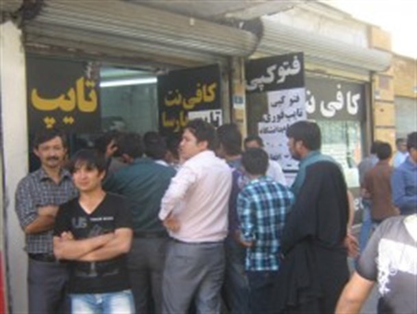 هجوم مردم برای ثبت نام یایانه های نقدی/سامانه ثبت نام در حال بروز رسانی + عکس